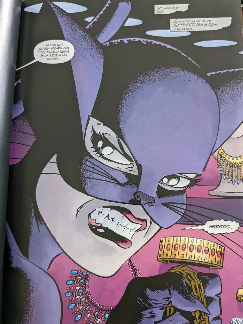 Catwoman apretando los dientes